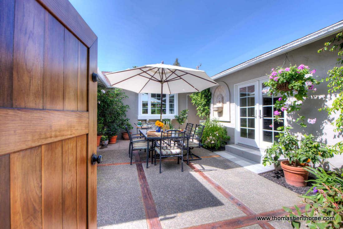 Welcome to California LIving - Outdoor Dining Area