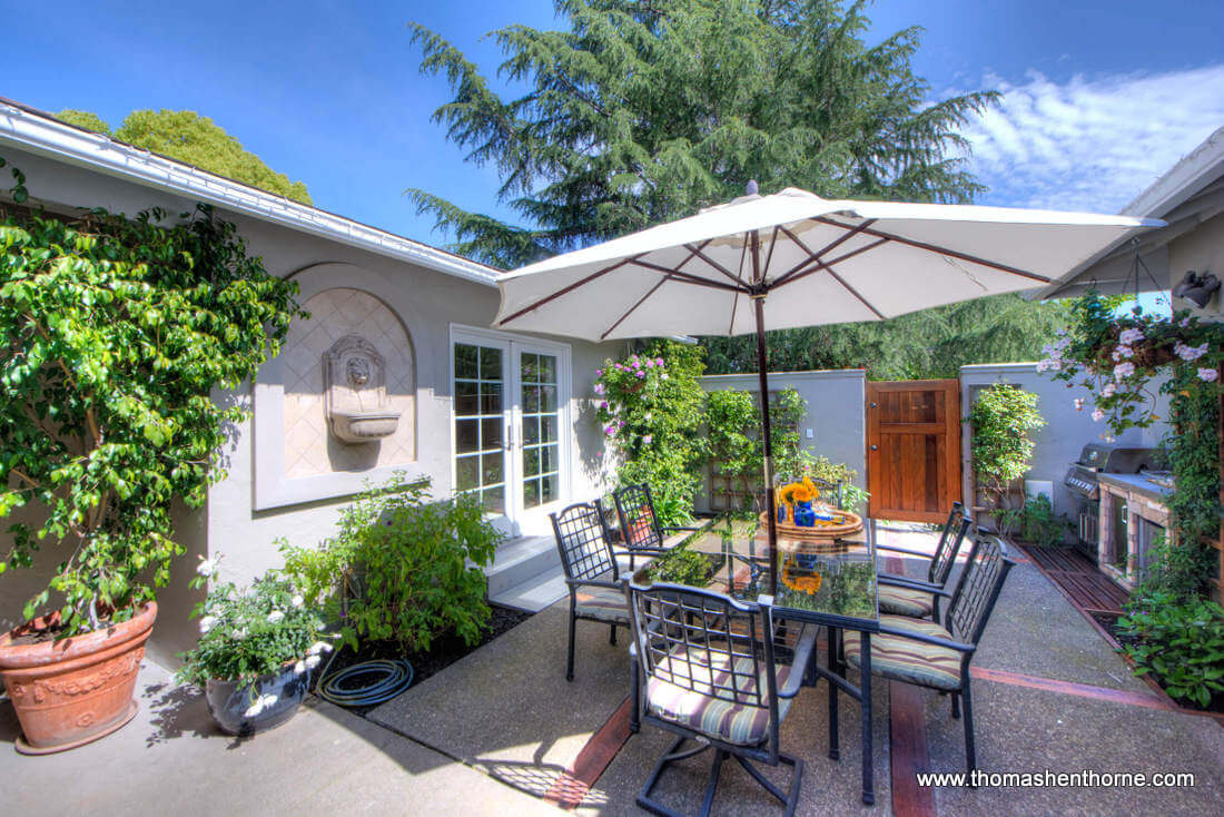 Outdoor Dining Area With Outdoor Kitchen