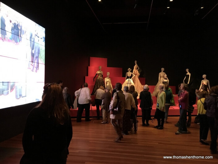 red carpet room at the deyoung