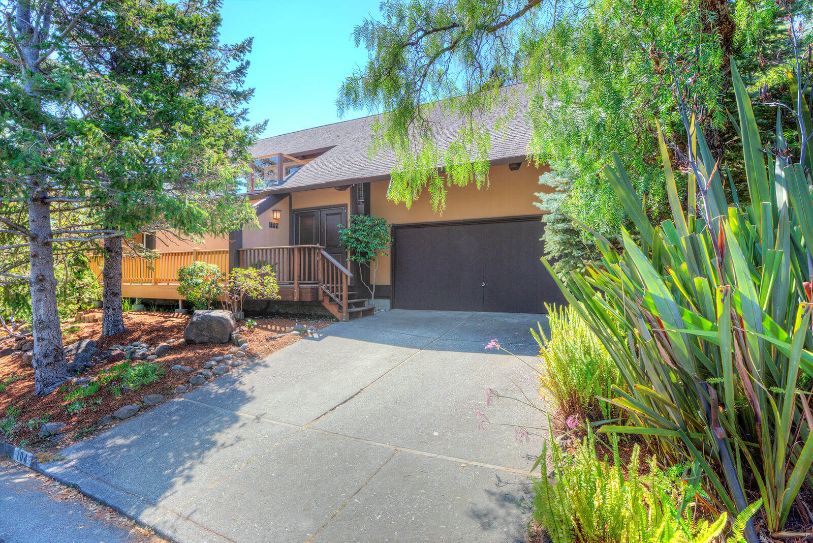 Front exterior of 104 Wimbledon Way San Rafael