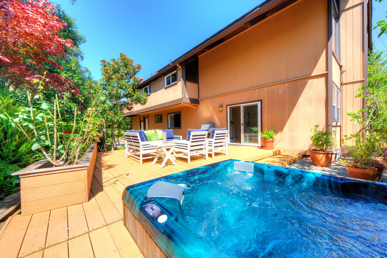 Outdoor hot tub