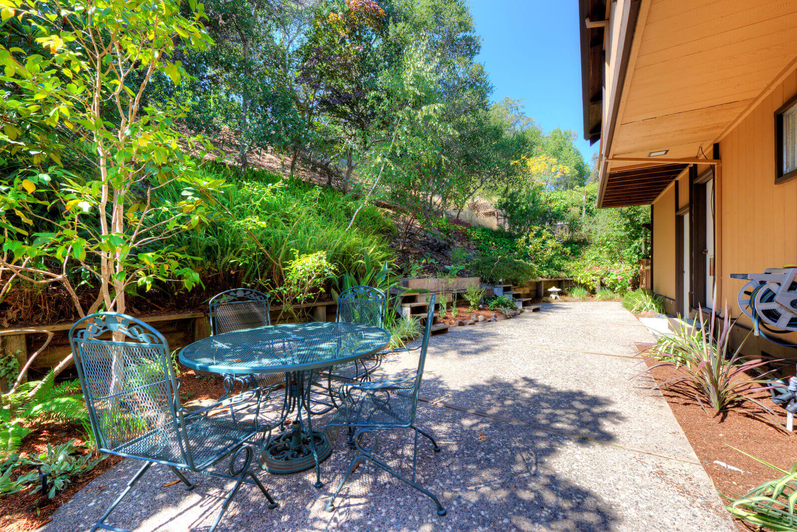 Outdoor table seating area