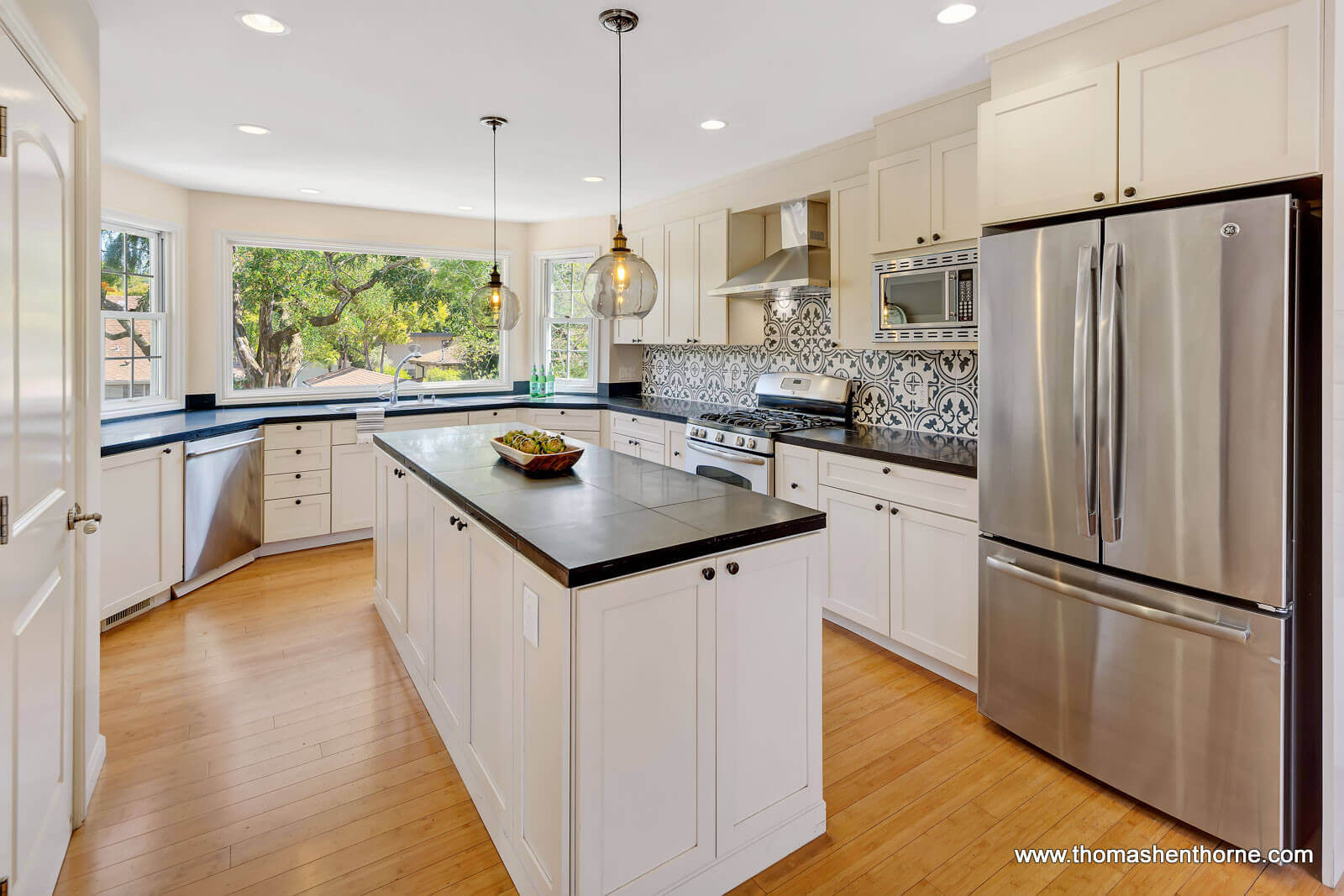 Kitchen with center island