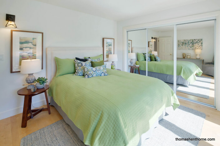 Bedroom with queen bed and mirrored closet doors