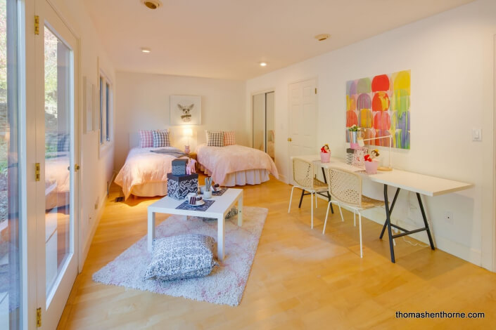 Bedroom with two twin beds and desk