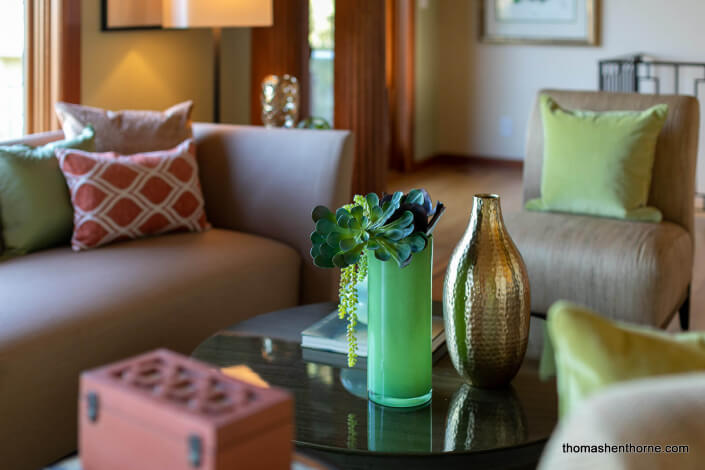 Coffee table with vases