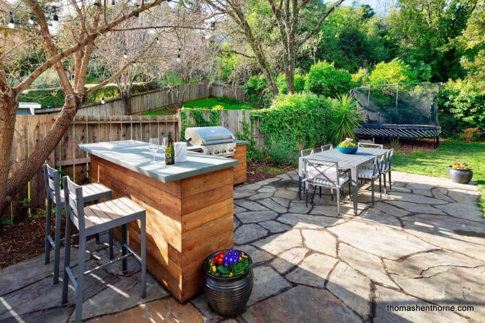 Outdoor kitchen & bar