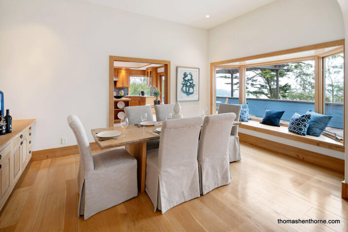 Dining room with bay window seat