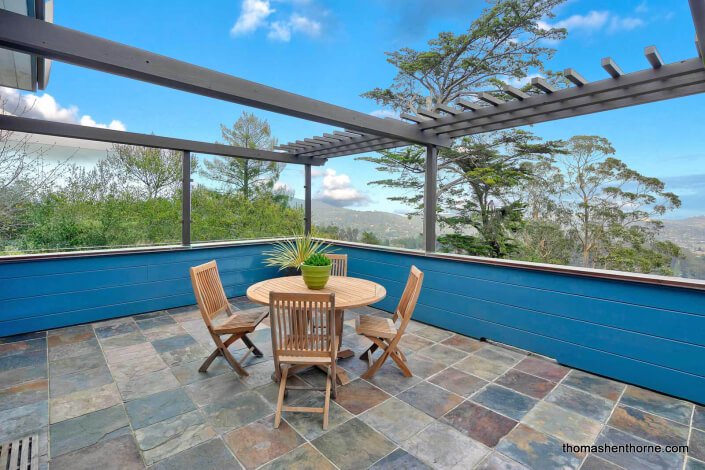 Corner dining table on deck