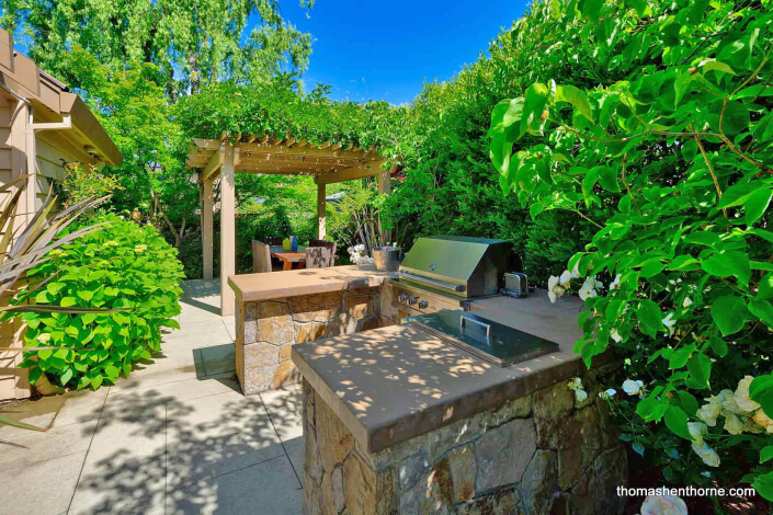 Outdoor kitchen