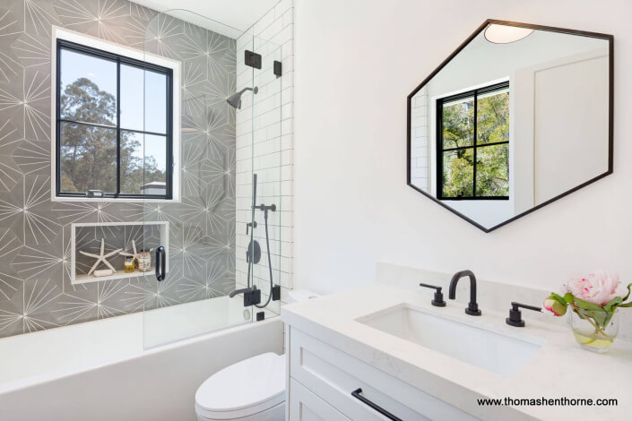 Bathroom with sextagonal mirror