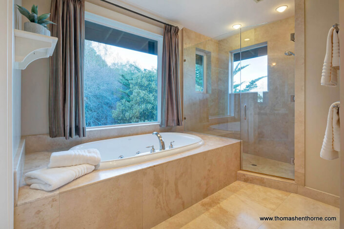 Soaking Tub and Shower