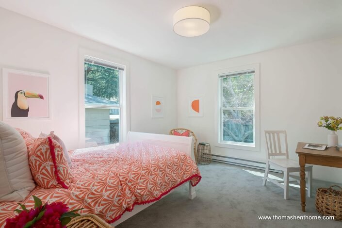 bedroom with sleigh bed