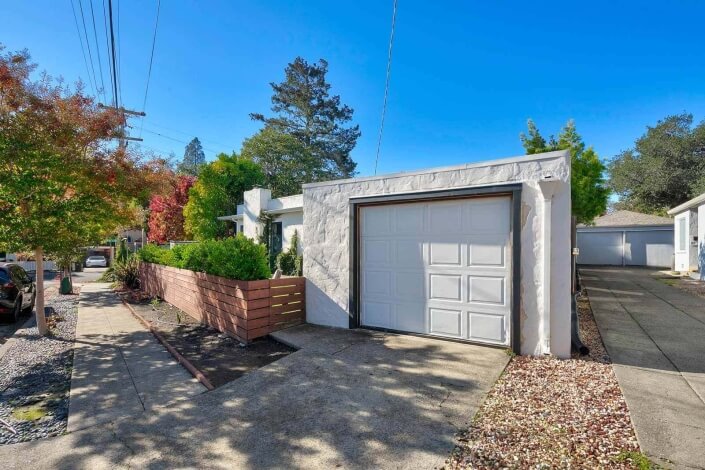 Single garage door