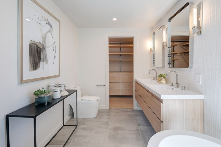 bathroom with soaking tub