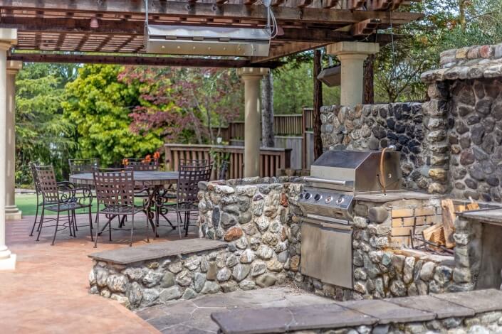 outdoor kitchen