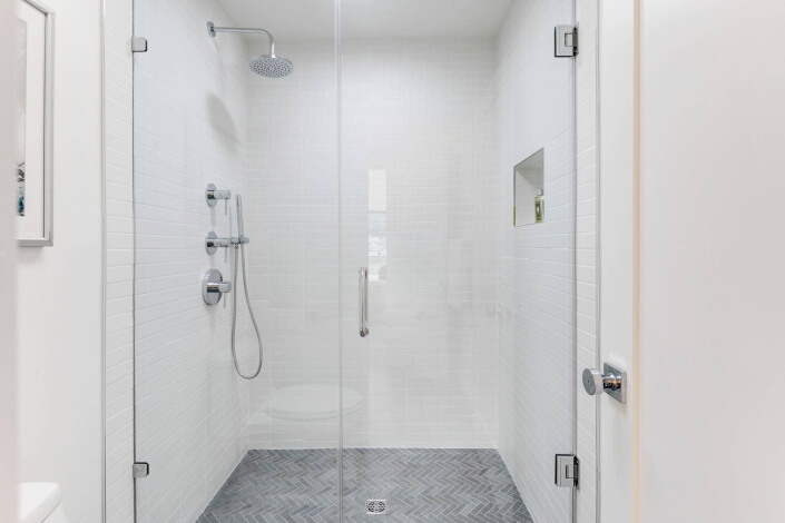 Walk in shower with glass surround and two nozzles