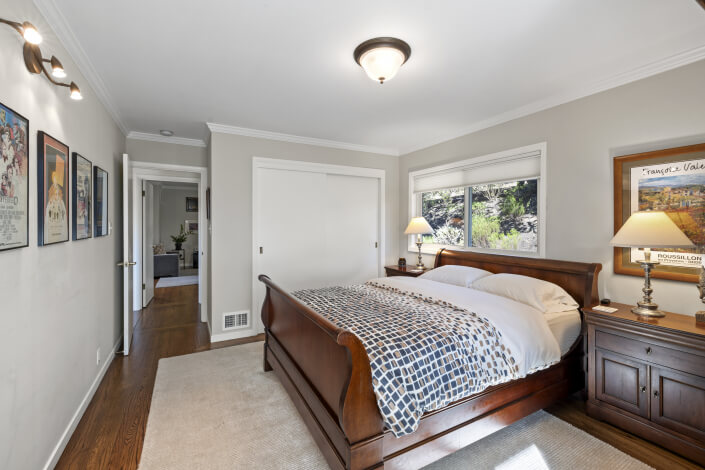 Bedroom with sleigh bed