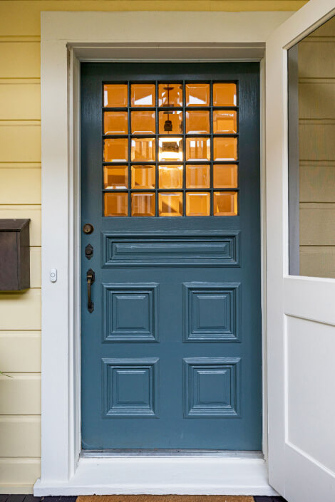 Front door of 203 H Street in San Rafael, CA